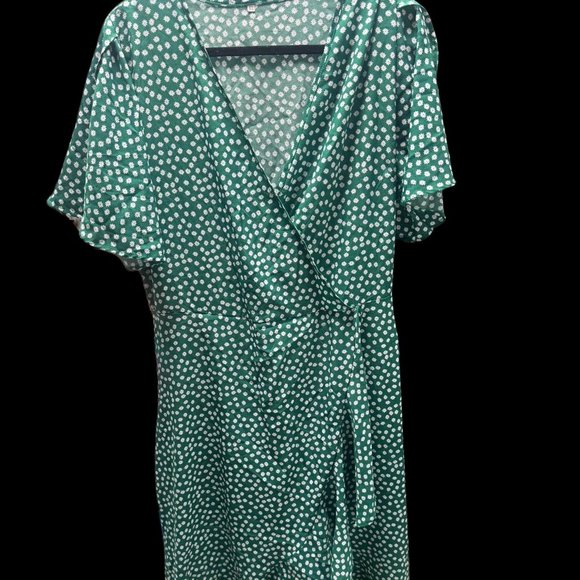 Dresses & Skirts - Green‎ Floral Dress